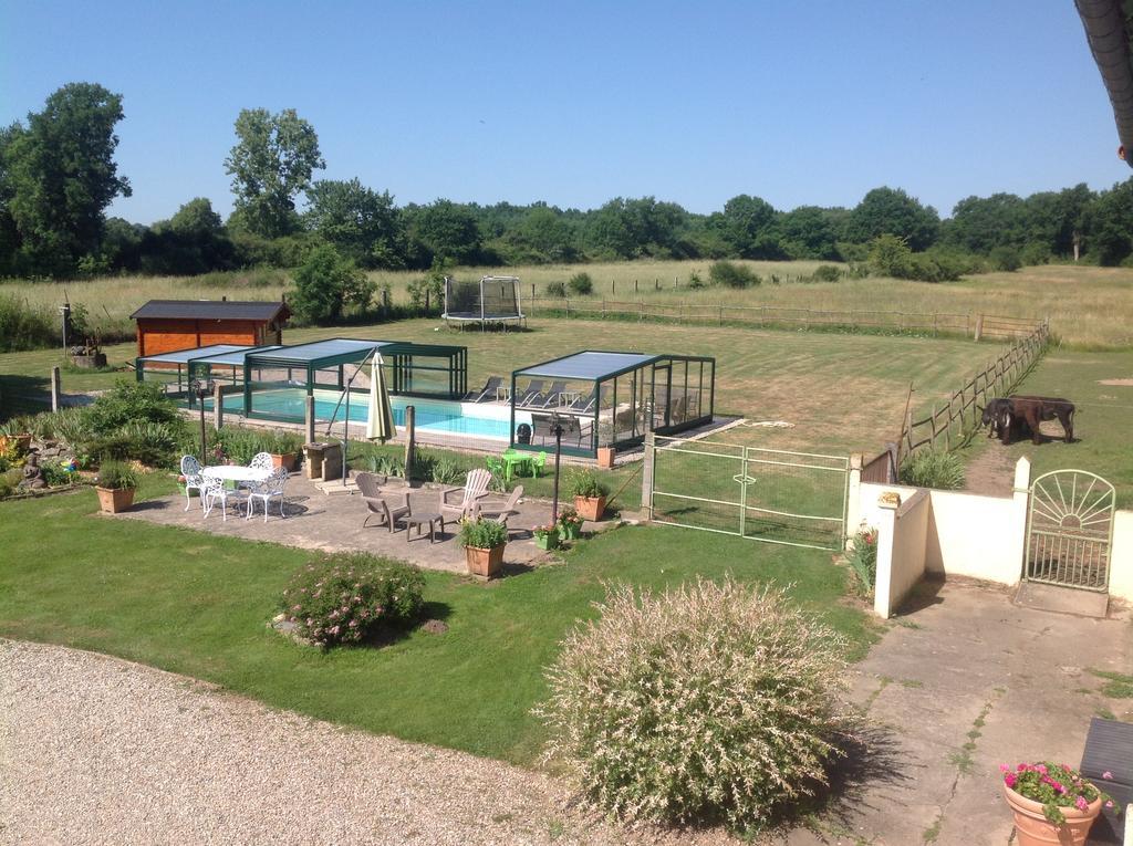Bed and Breakfast Les Malvaux Huriel Exterior foto