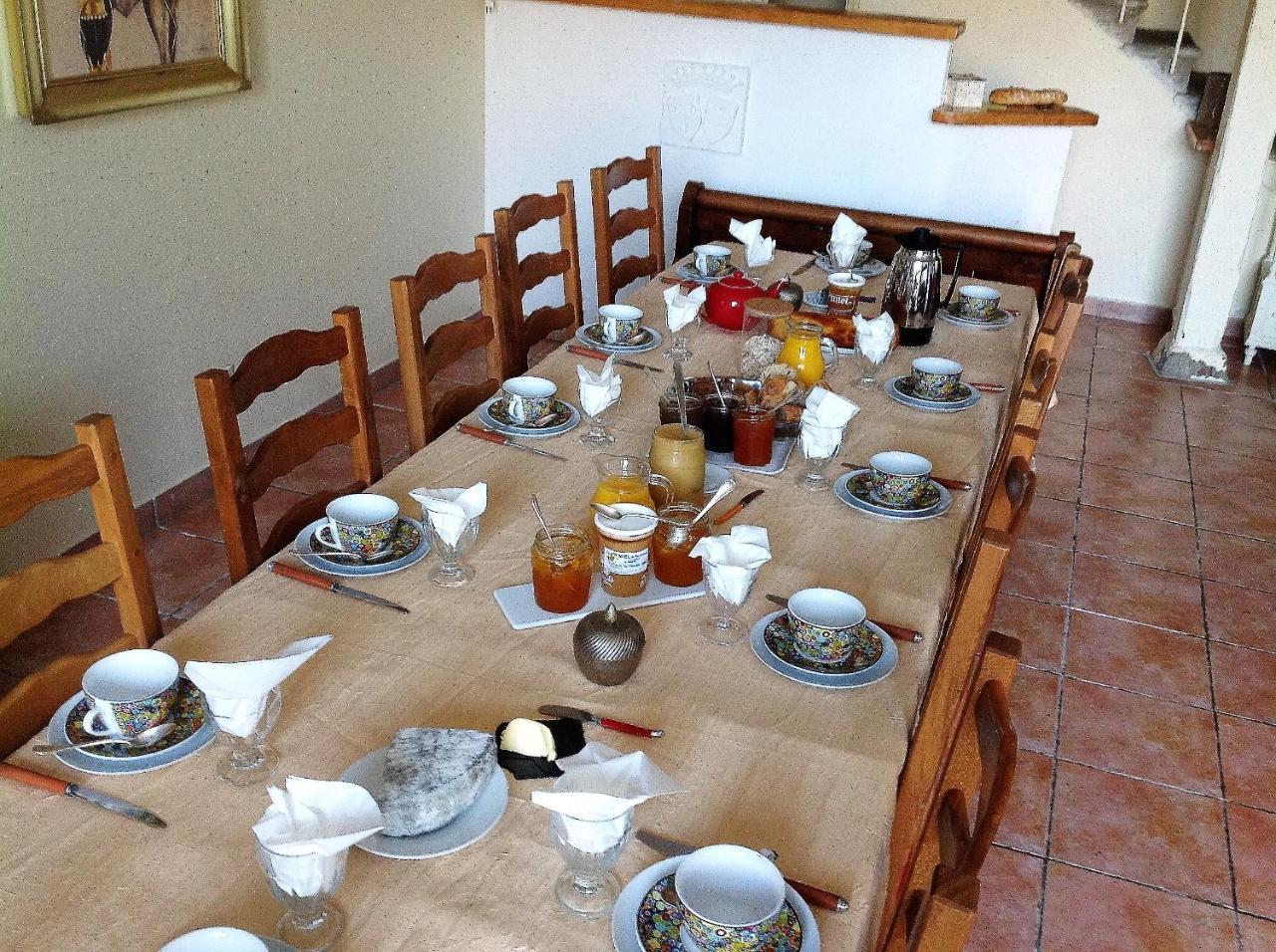 Bed and Breakfast Les Malvaux Huriel Exterior foto